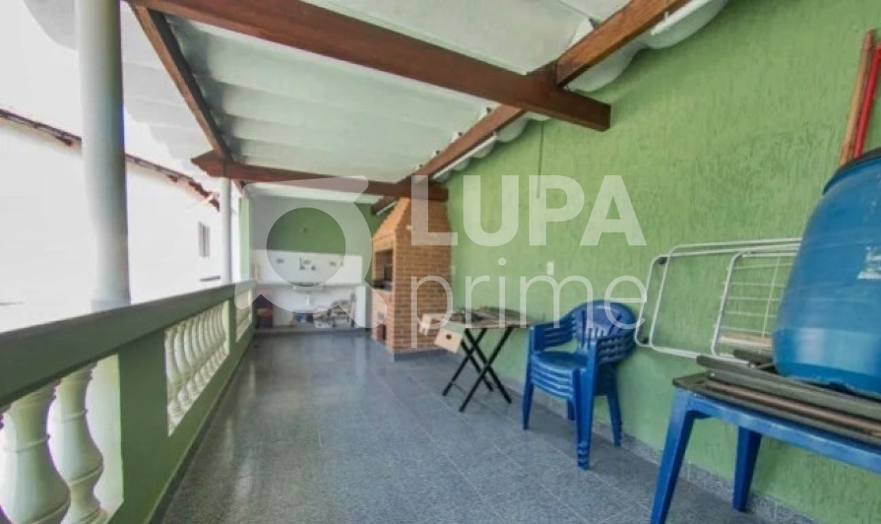 Casa à venda com 3 quartos, 220m² - Foto 32