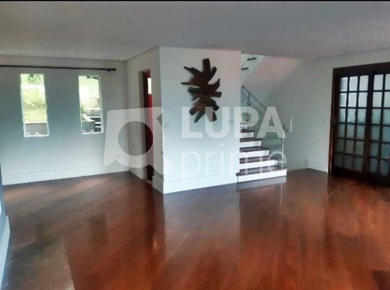 Casa, 3 quartos, 308 m² - Foto 2