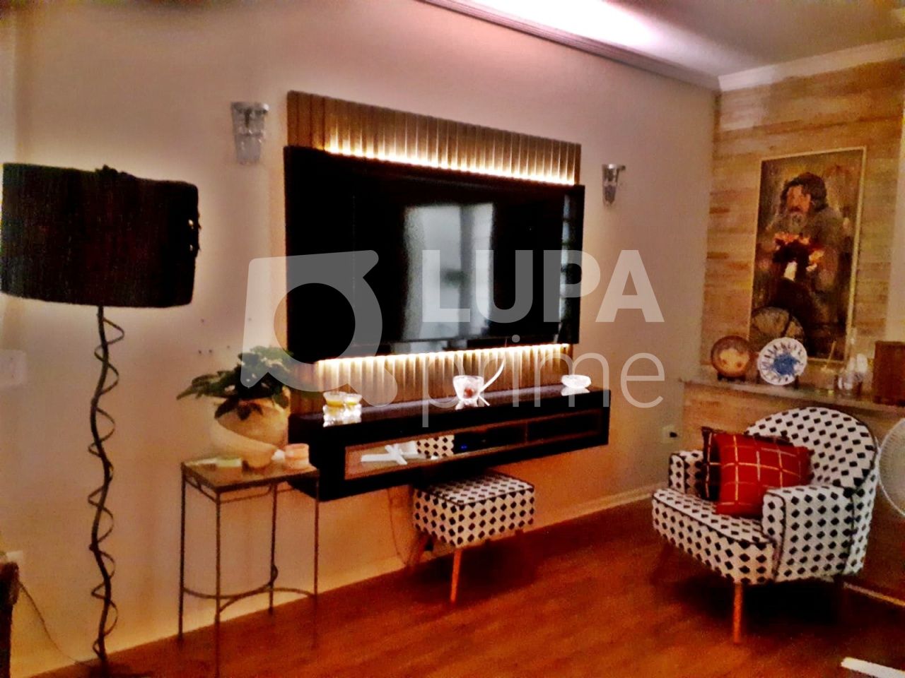 Casa à venda com 4 quartos, 268m² - Foto 1