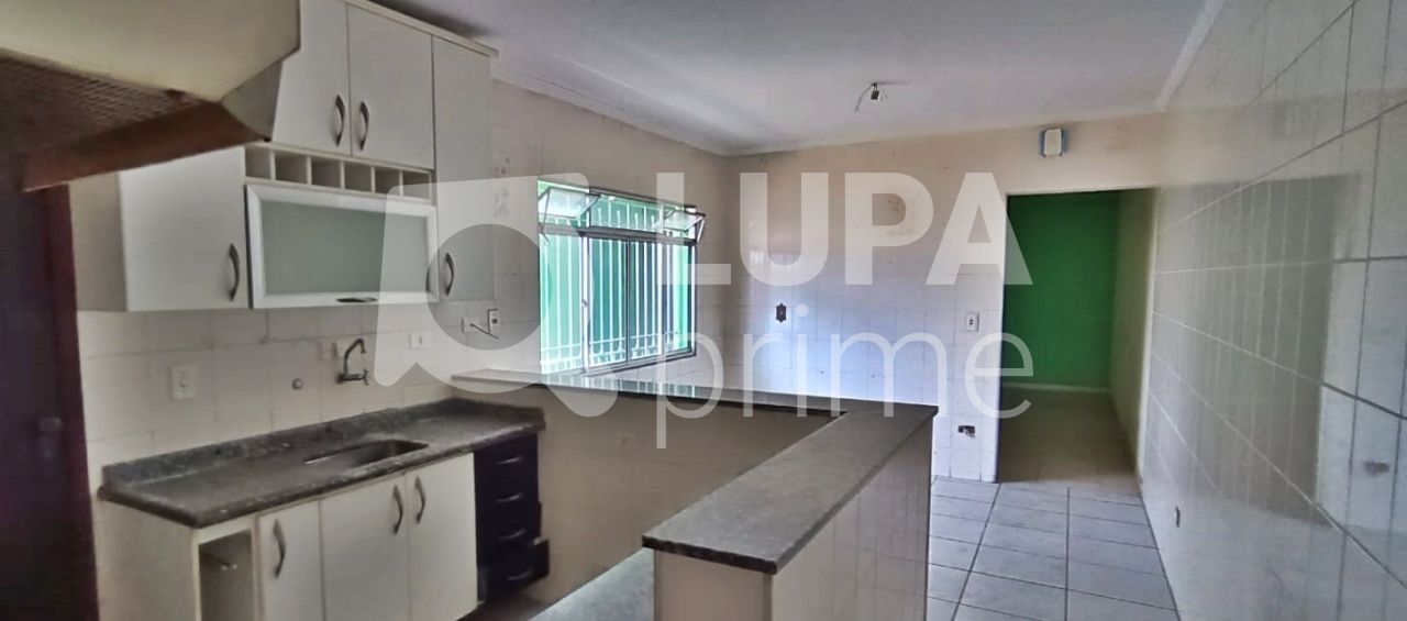 Casa à venda com 5 quartos, 244m² - Foto 2