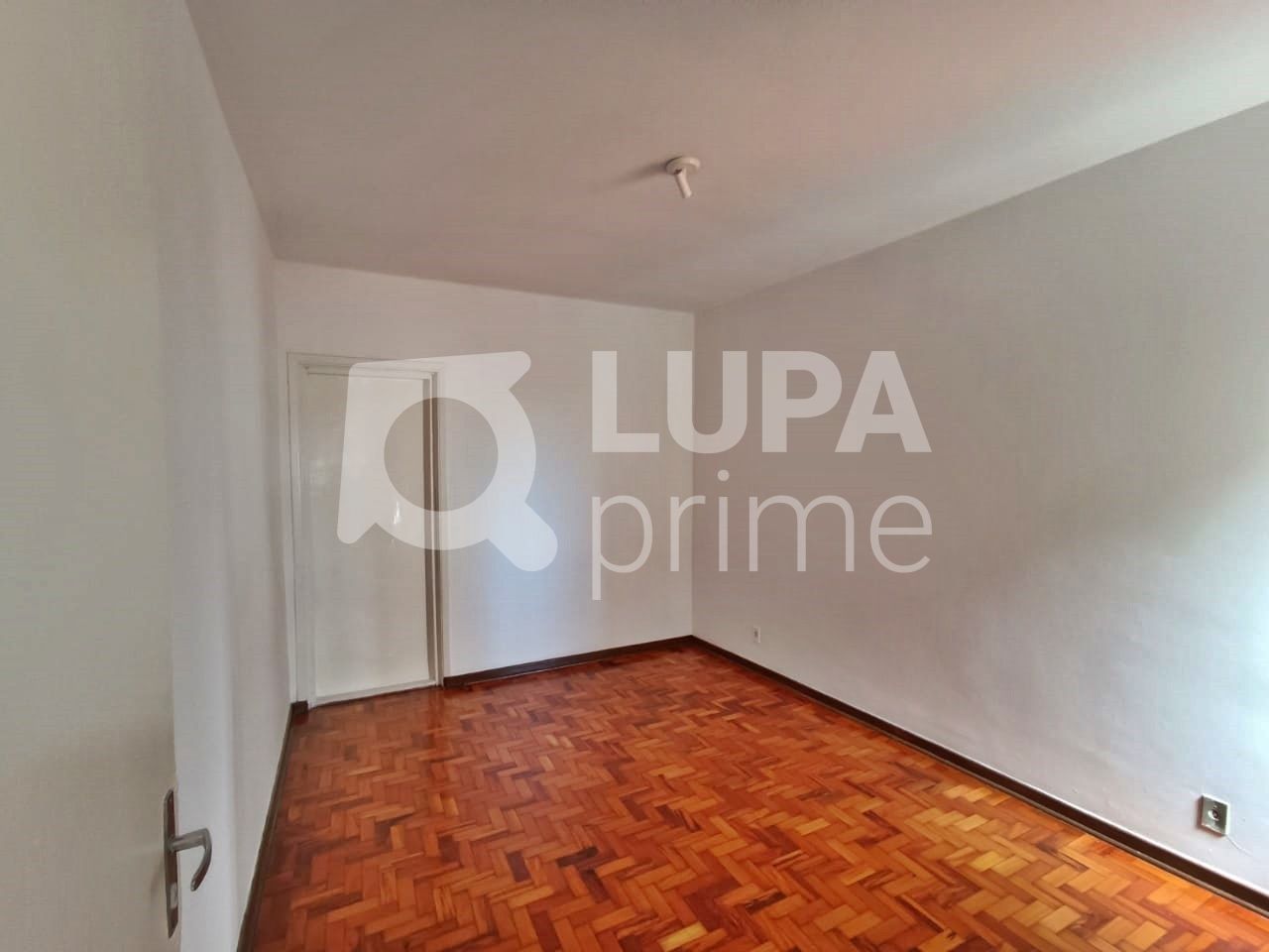Apartamento à venda com 3 quartos, 117m² - Foto 4
