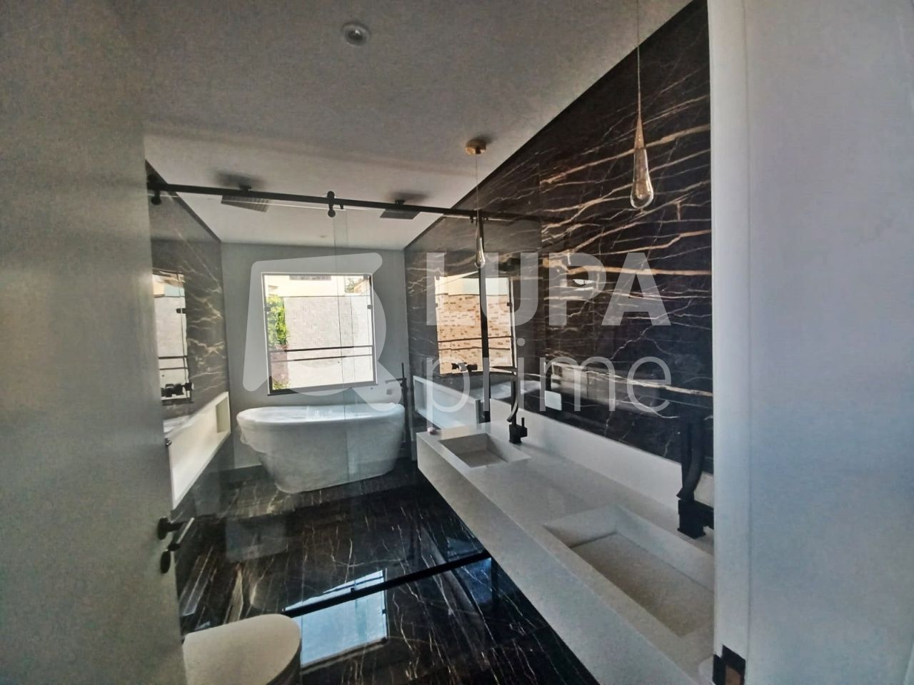 sobrado-venda-guarulhos-vila-rosalia-3dormitorios-3suites-6vagas-550m2-LM22623