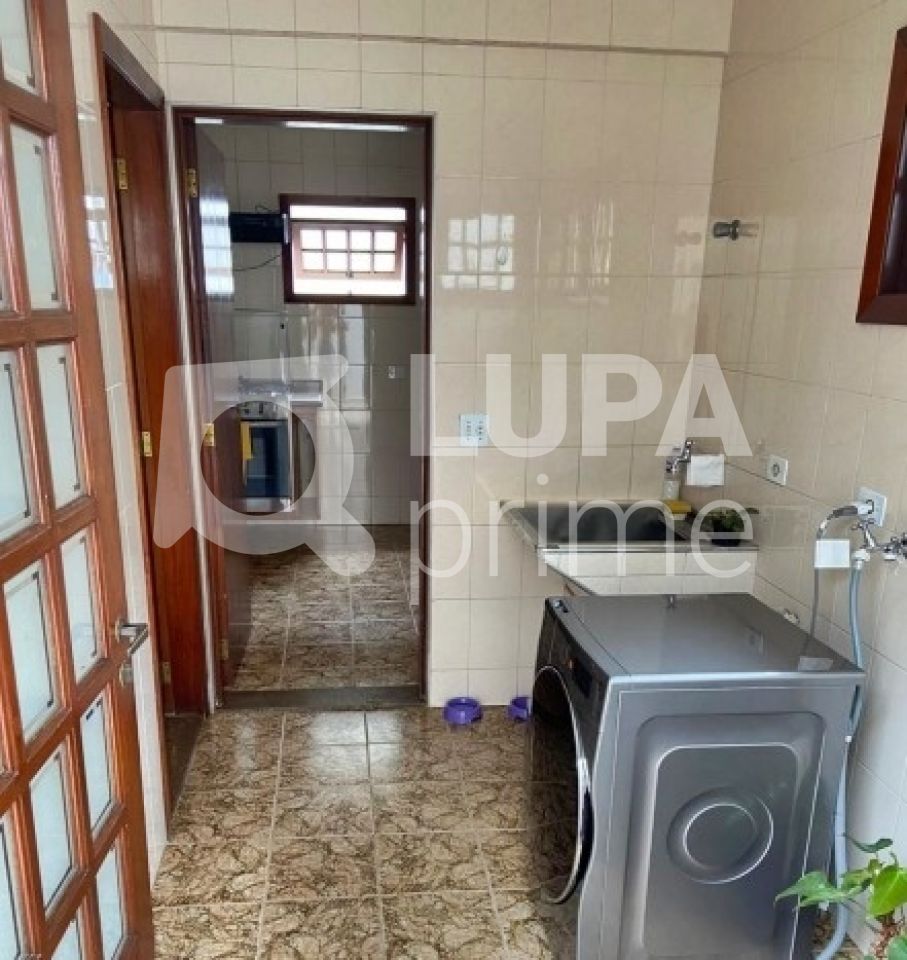 Casa à venda com 3 quartos, 312m² - Foto 11