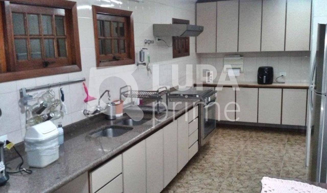 Casa à venda com 3 quartos, 312m² - Foto 7