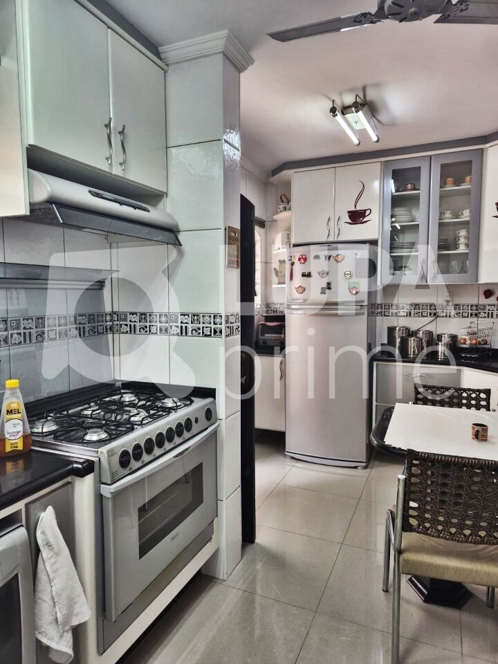 Casa à venda com 4 quartos, 326m² - Foto 11