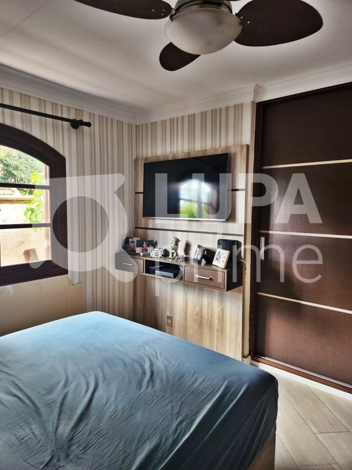 Casa à venda com 4 quartos, 326m² - Foto 7