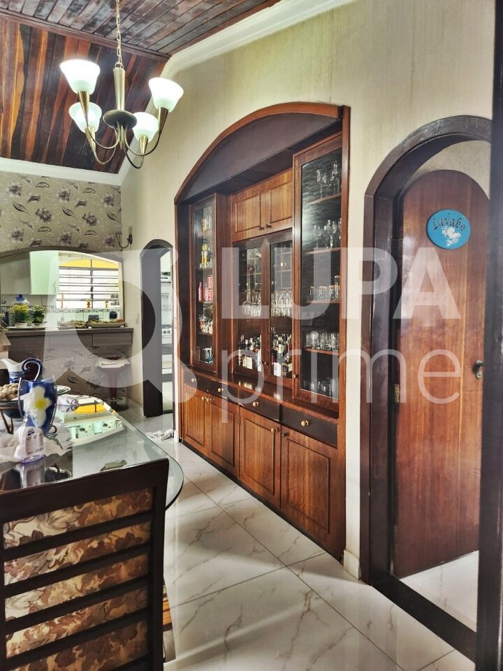 Casa à venda com 4 quartos, 326m² - Foto 4