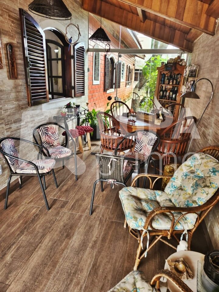 Casa à venda com 4 quartos, 326m² - Foto 17