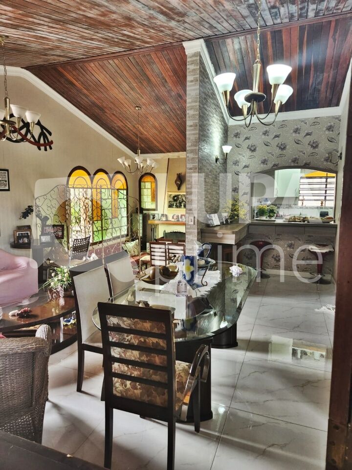 Casa à venda com 4 quartos, 326m² - Foto 2