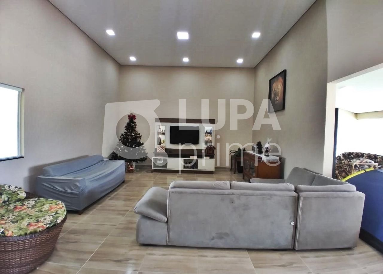 Chácara, 5 quartos, 2450 m² - Foto 1