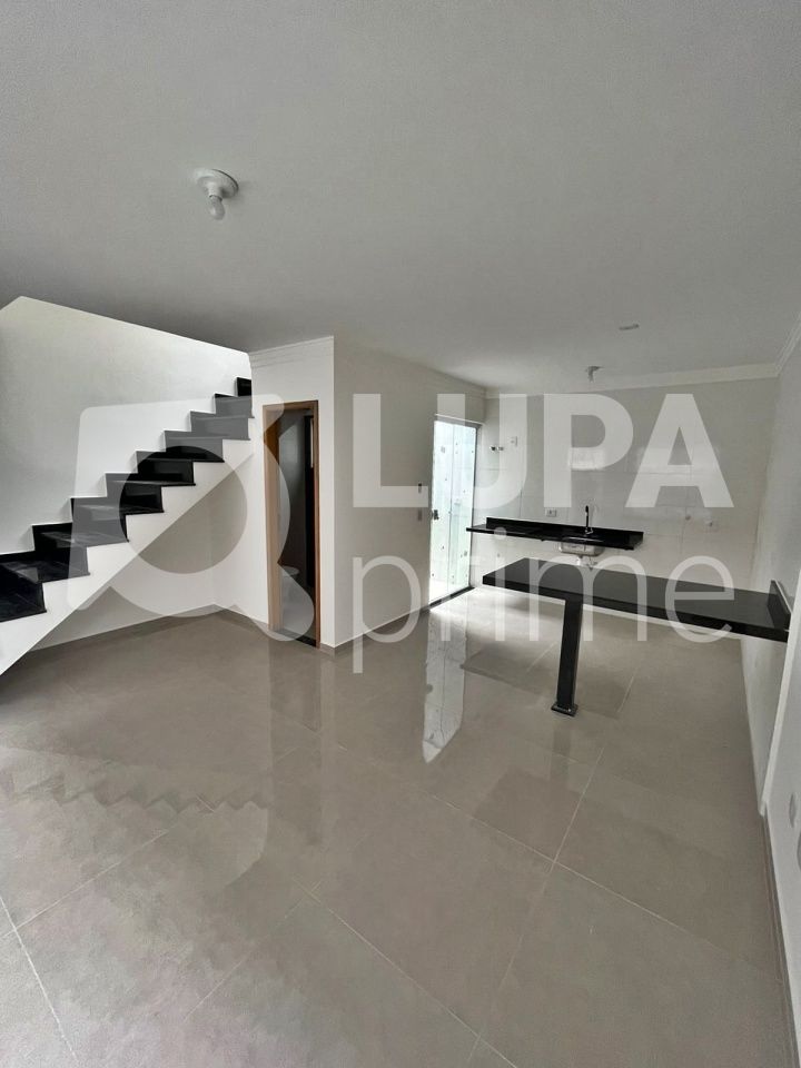 Casa à venda com 2 quartos, 65m² - Foto 1