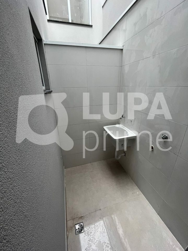 Casa à venda com 2 quartos, 65m² - Foto 13