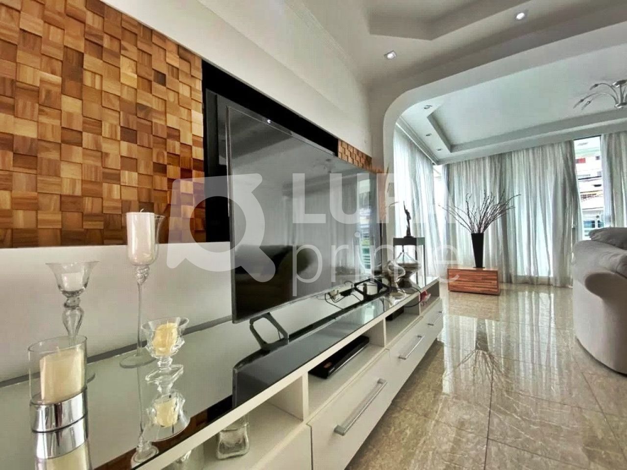 sobrado-venda-sao-paulo-agua-fria-3dormitorios-3suites-4vagas-201m2-LM24112