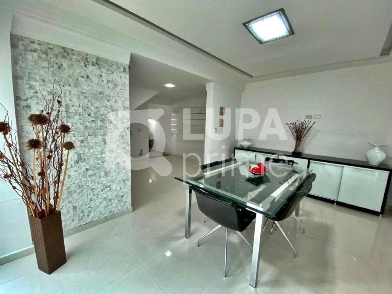 sobrado-venda-sao-paulo-agua-fria-3dormitorios-3suites-4vagas-201m2-LM24112