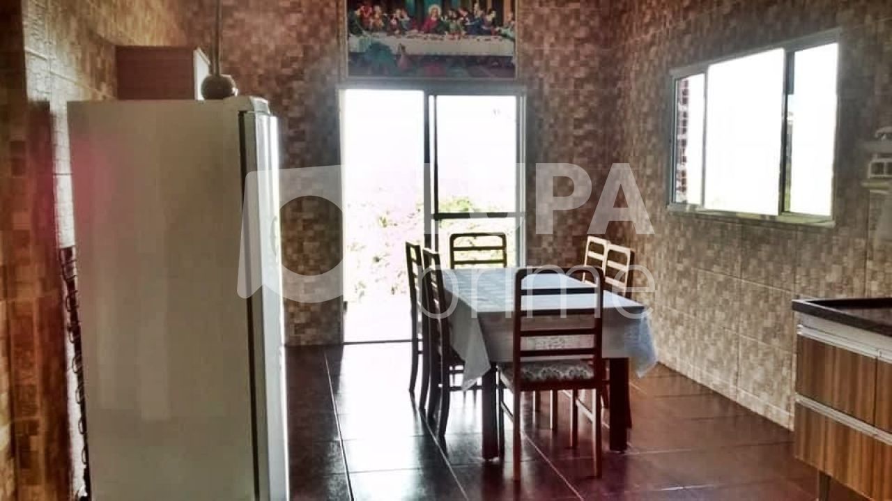 Casa à venda com 2 quartos, 200m² - Foto 3