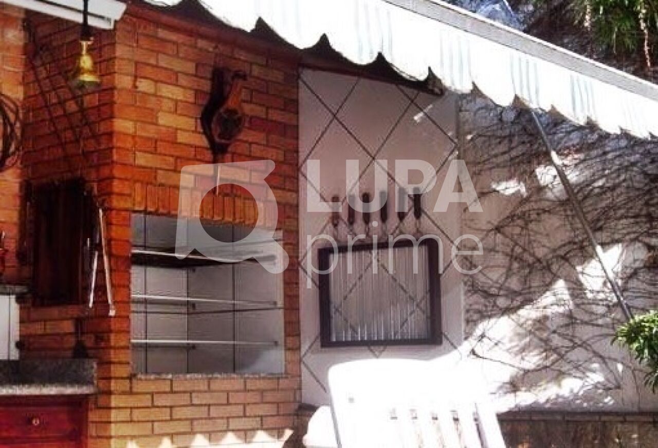 Casa à venda com 3 quartos, 381m² - Foto 7