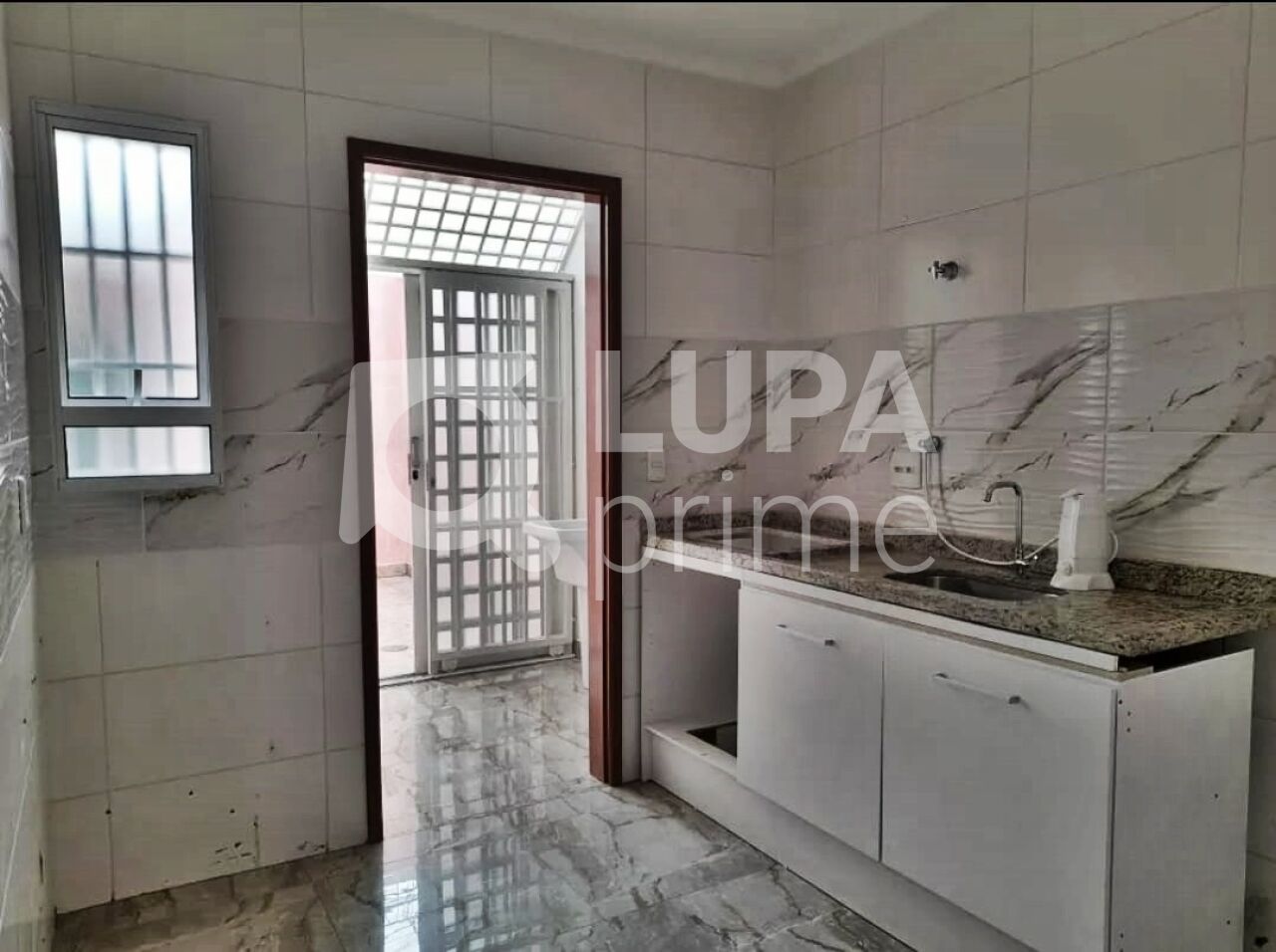 Casa à venda com 2 quartos, 80m² - Foto 4