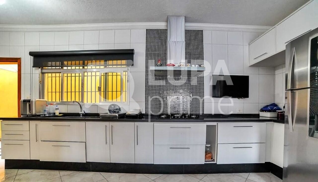 sobrado-venda-sao-paulo-parque-edu-chaves-2dormitorios-2suites-3vagas-240m2-LM26315