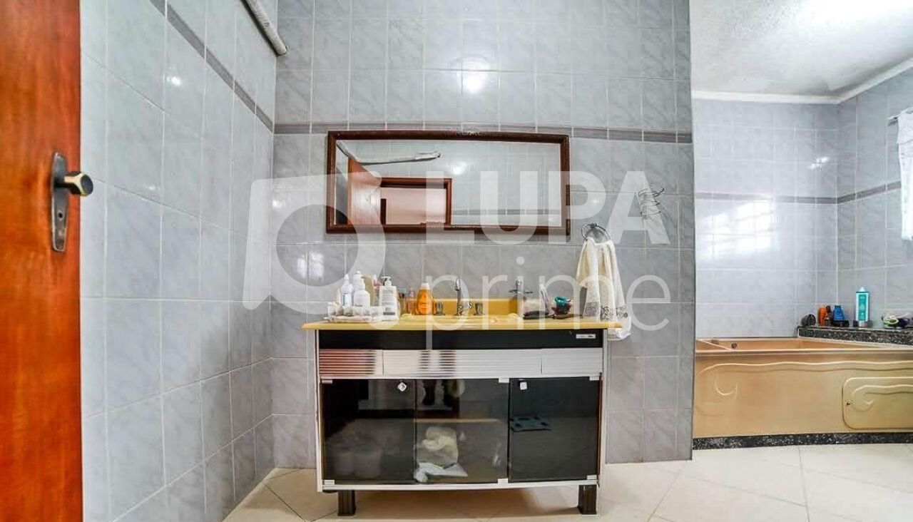 sobrado-venda-sao-paulo-parque-edu-chaves-2dormitorios-2suites-3vagas-240m2-LM26315