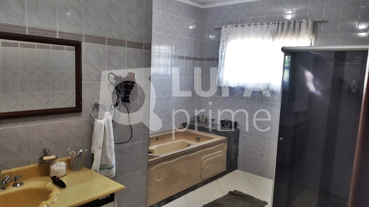 sobrado-venda-sao-paulo-parque-edu-chaves-2dormitorios-2suites-3vagas-240m2-LM26315
