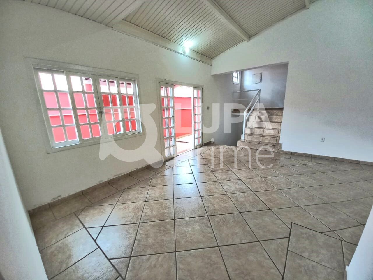 Casa de Condomínio à venda com 4 quartos, 205m² - Foto 3