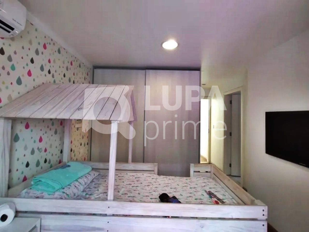 sobrado-venda-sao-paulo-agua-fria-3dormitorios-3suites-4vagas-140m2-LM27018
