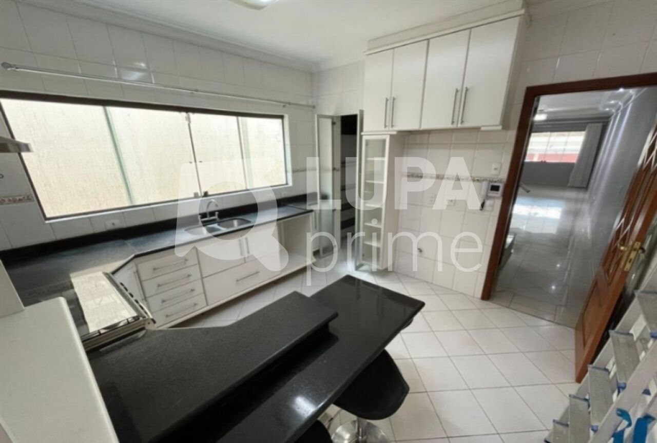 sobrado-venda-sao-paulo-vila-irmaos-arnoni-3dormitorios-3suites-4vagas-227m2-LM27454