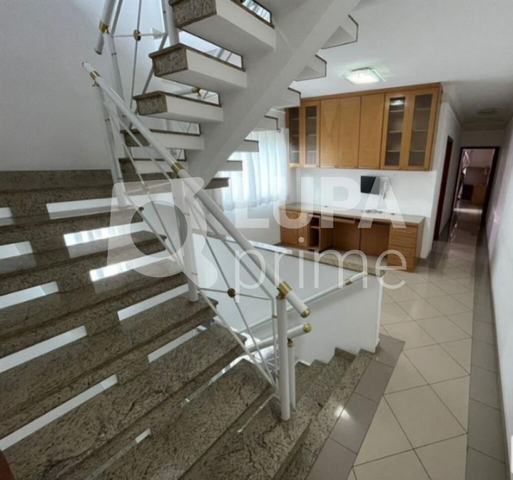 sobrado-venda-sao-paulo-vila-irmaos-arnoni-3dormitorios-3suites-4vagas-227m2-LM27454