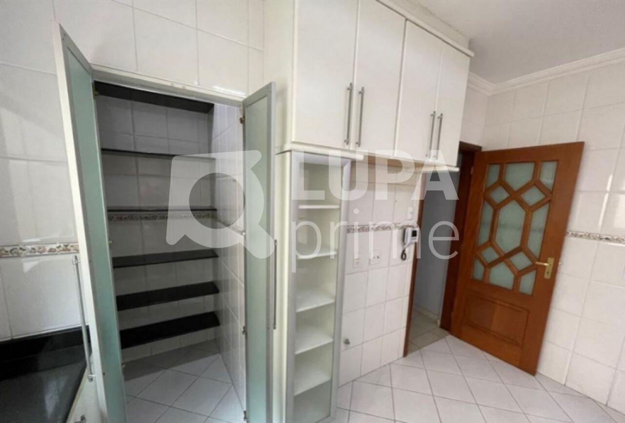 sobrado-venda-sao-paulo-vila-irmaos-arnoni-3dormitorios-3suites-4vagas-227m2-LM27454