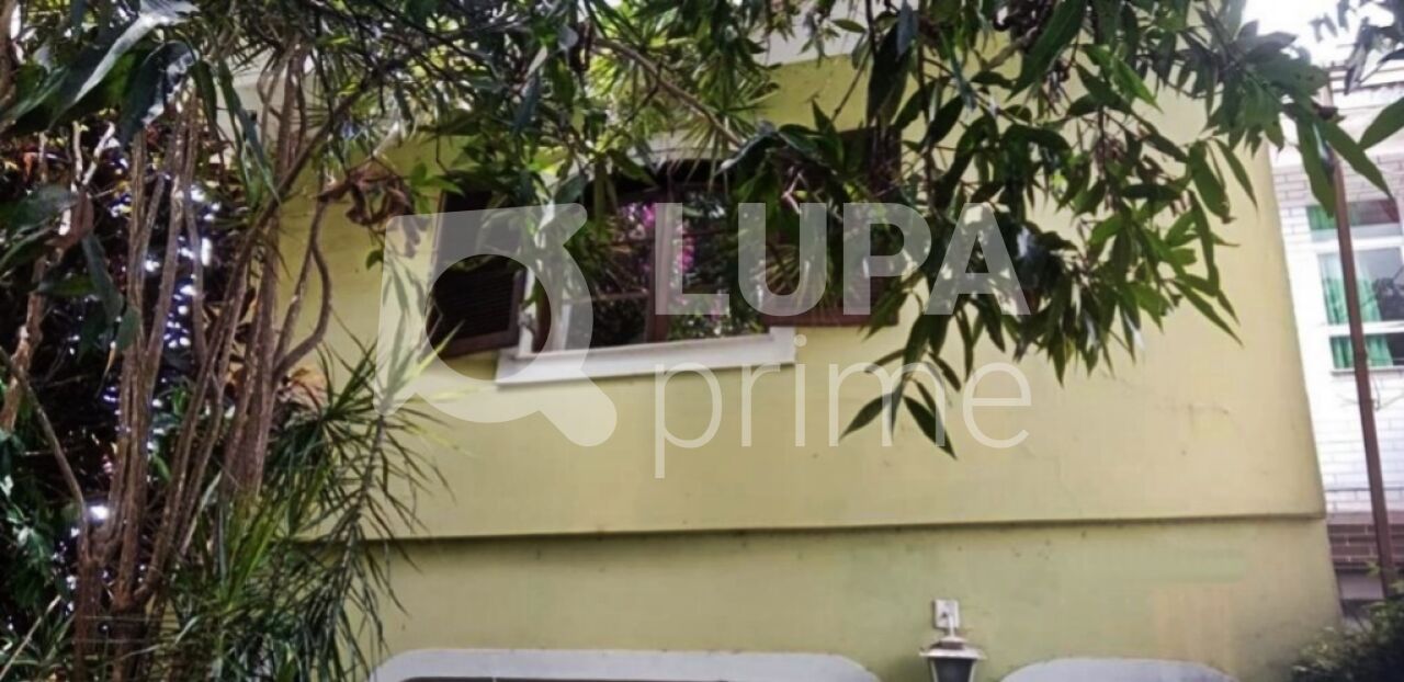 Casa à venda com 3 quartos, 240m² - Foto 2