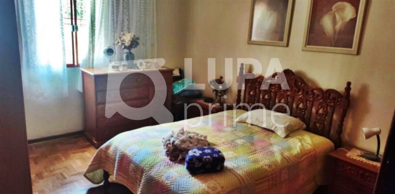 Casa à venda com 5 quartos, 201m² - Foto 2