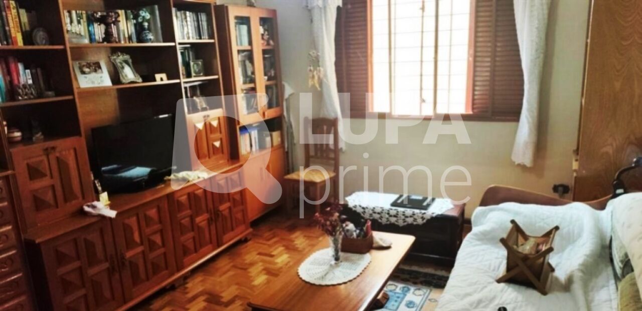 Casa à venda com 5 quartos, 201m² - Foto 1