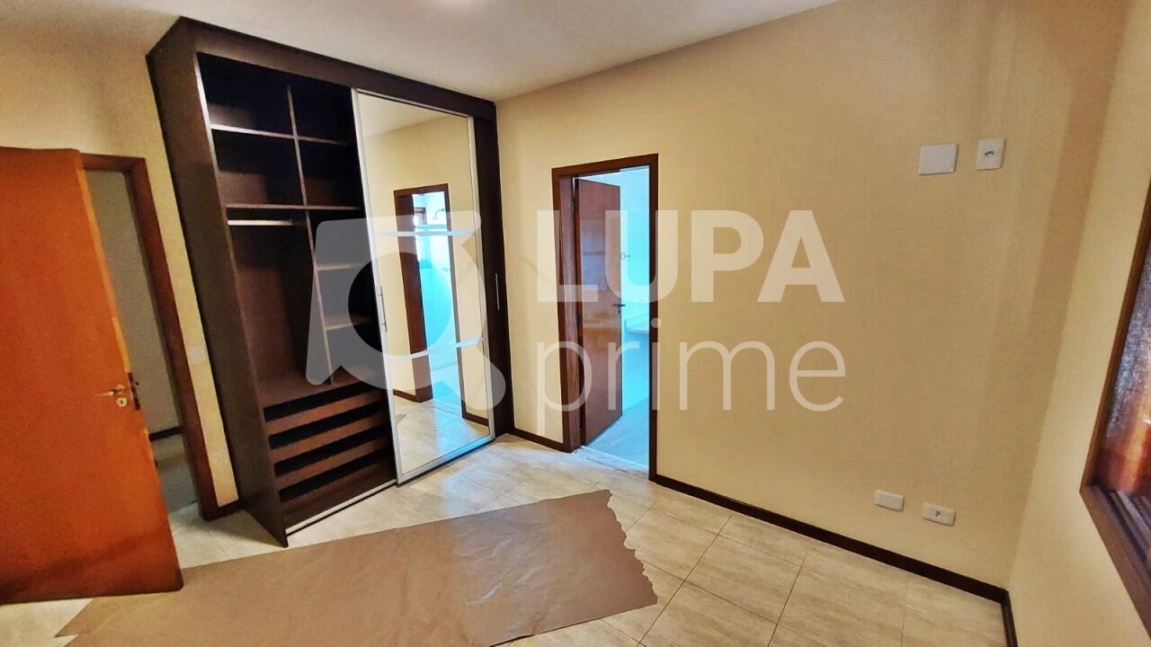 Casa à venda com 4 quartos, 133m² - Foto 4