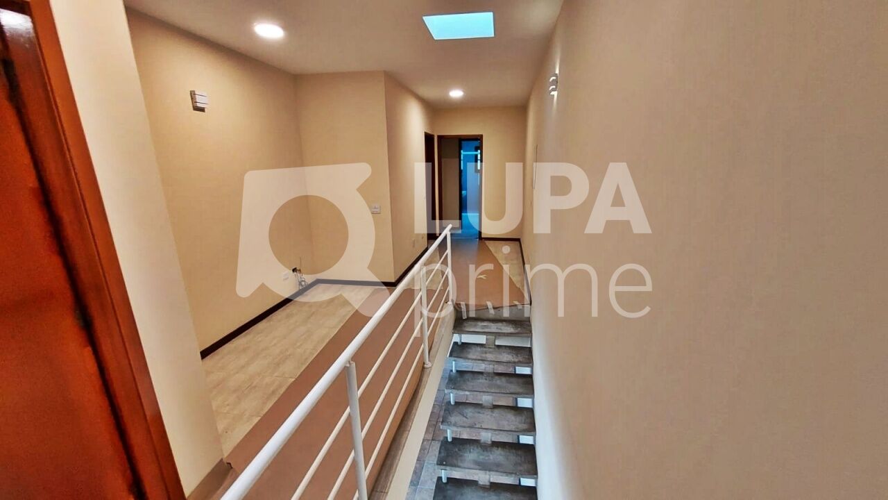 Casa à venda com 4 quartos, 133m² - Foto 2