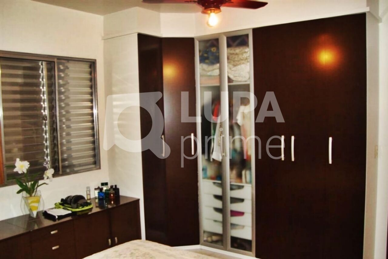 Casa à venda com 3 quartos, 321m² - Foto 2