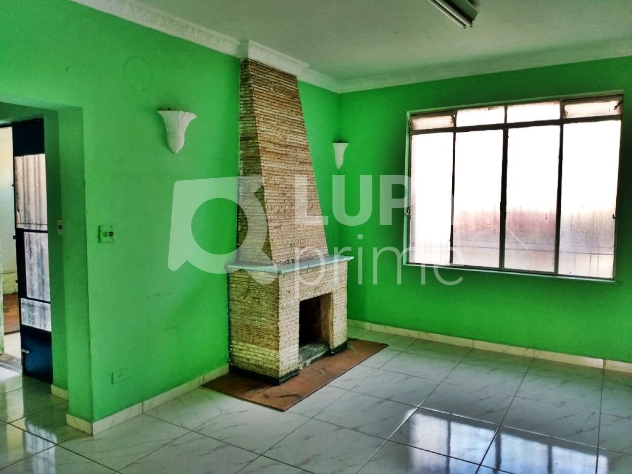 Casa para alugar com 5 quartos, 310m² - Foto 1