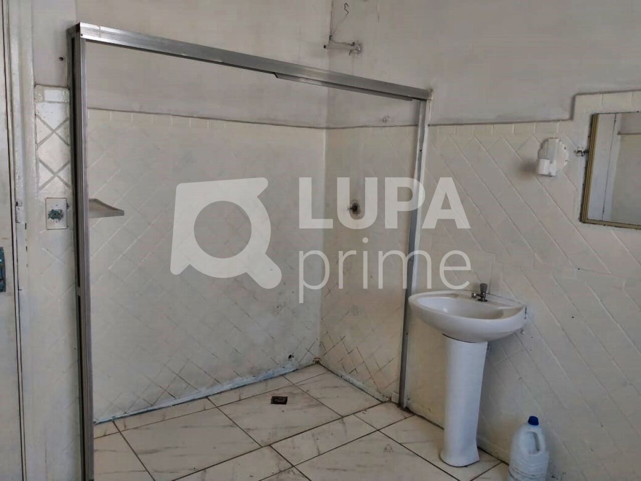 Casa para alugar com 5 quartos, 310m² - Foto 11