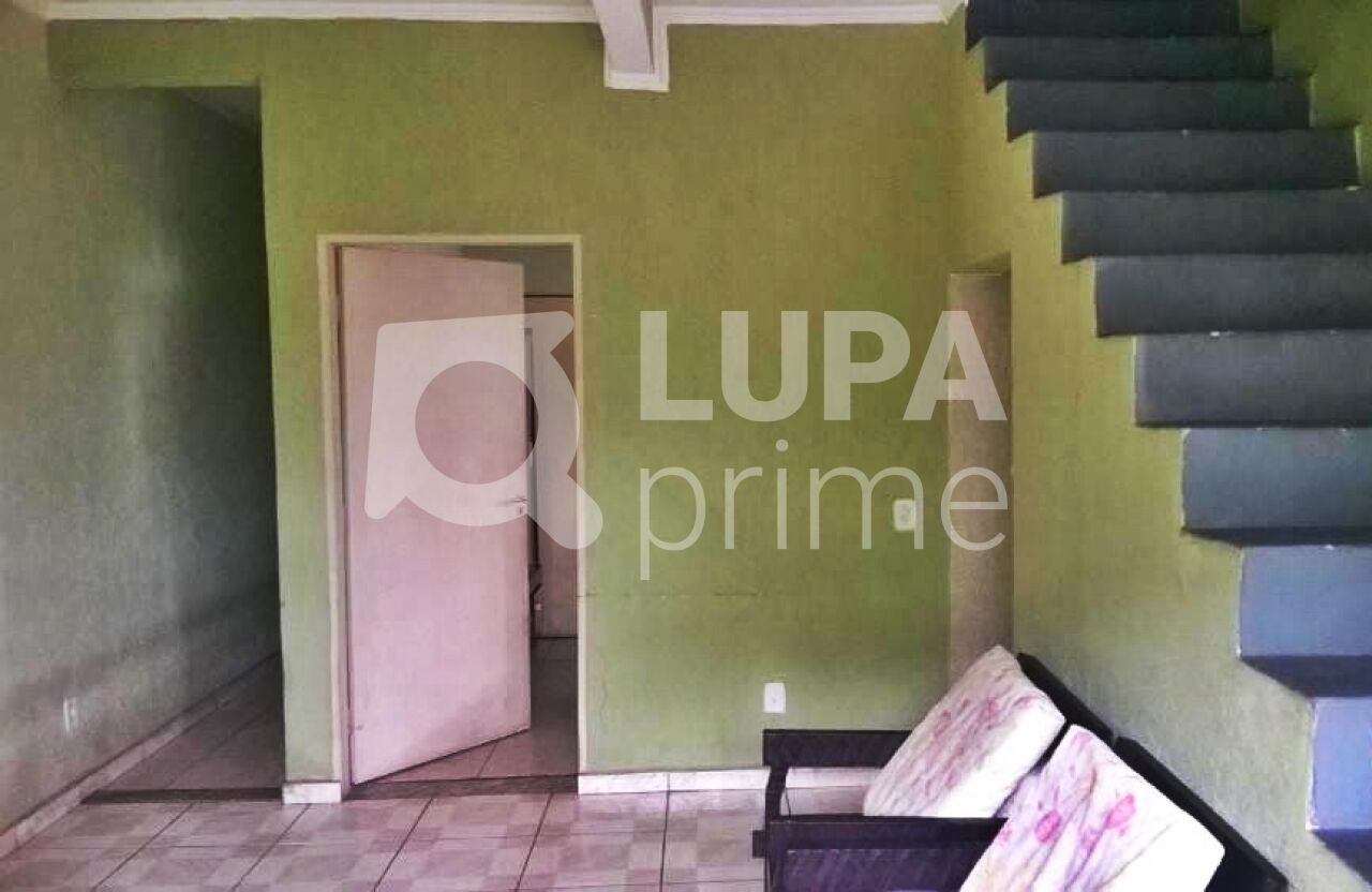 Casa à venda com 4 quartos, 122m² - Foto 2