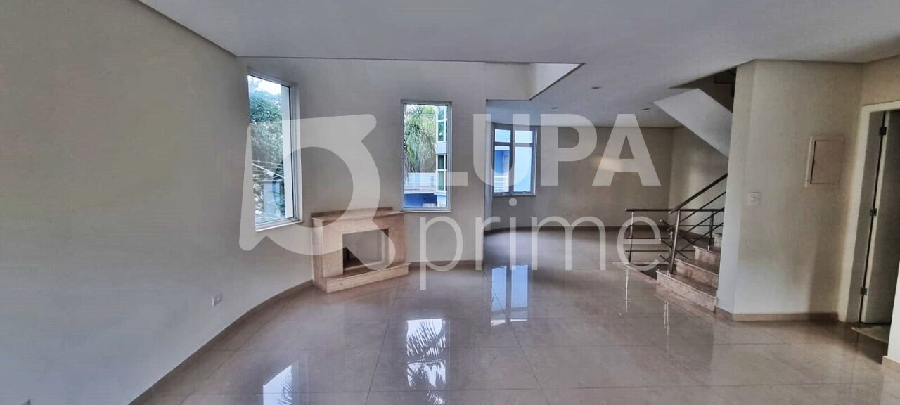 Casa à venda com 3 quartos, 345m² - Foto 1