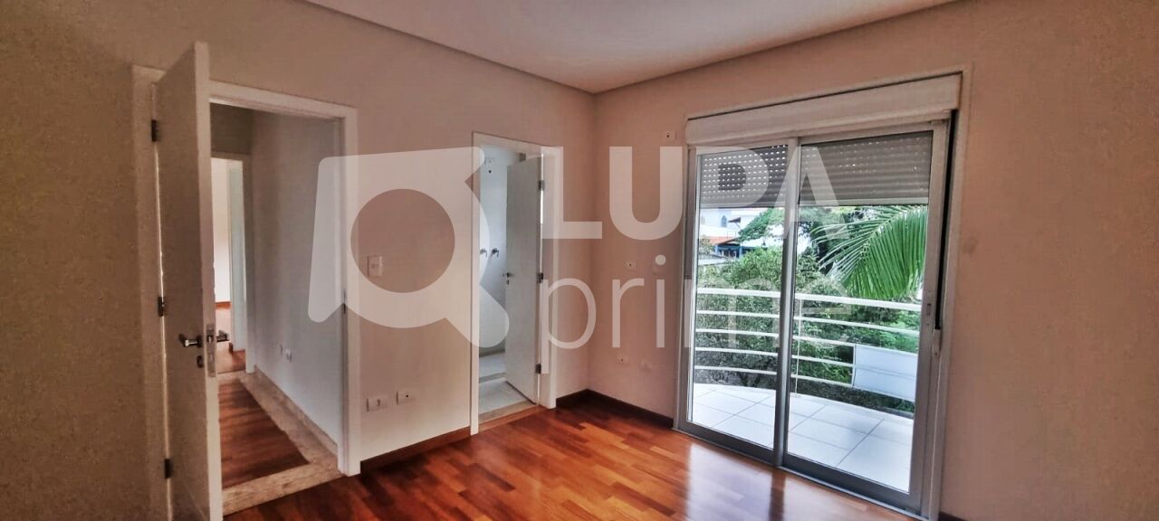 Casa à venda com 3 quartos, 345m² - Foto 8