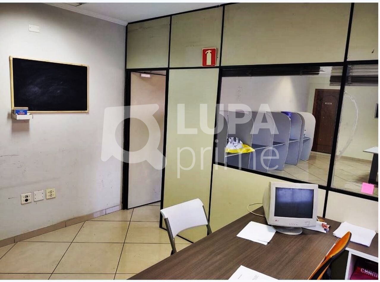 Depósito-Galpão, 750 m² - Foto 1