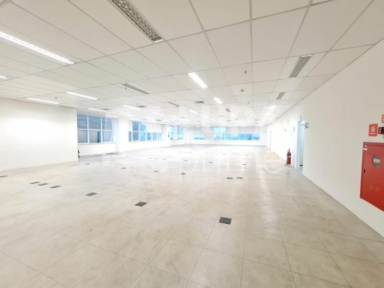 conj-comercial-locacao-sao-paulo-jardim-das-laranjeiras-20vagas-1820m2-LS11554
