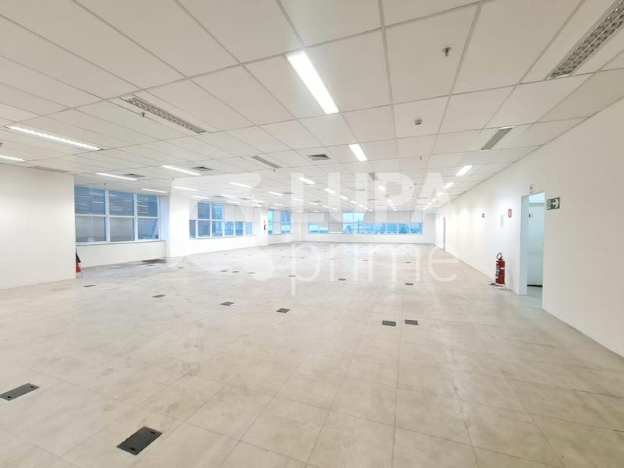 conj-comercial-locacao-sao-paulo-jardim-das-laranjeiras-20vagas-1820m2-LS11554