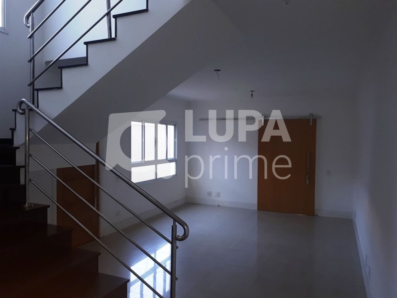 sobrado-venda-guarulhos-vila-rosalia-3dormitorios-3suites-4vagas-200m2-LS16526