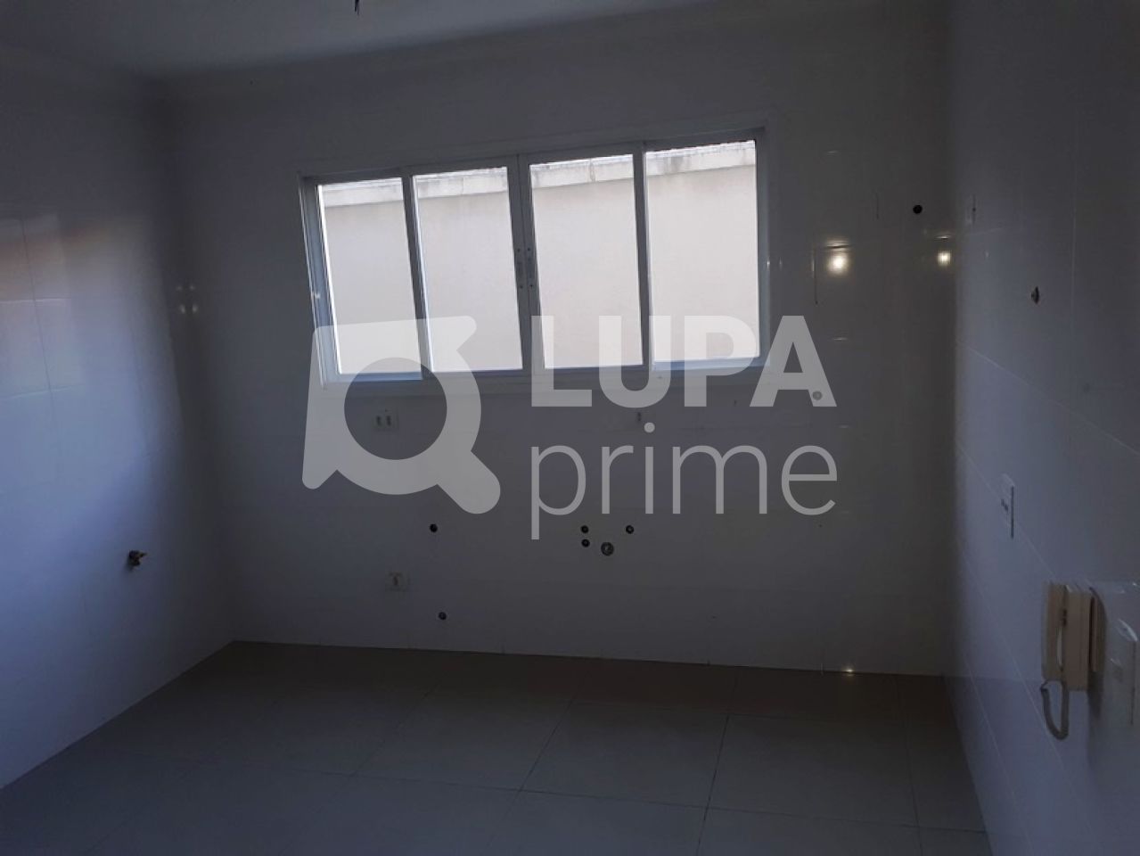 sobrado-venda-guarulhos-vila-rosalia-3dormitorios-3suites-4vagas-200m2-LS16526