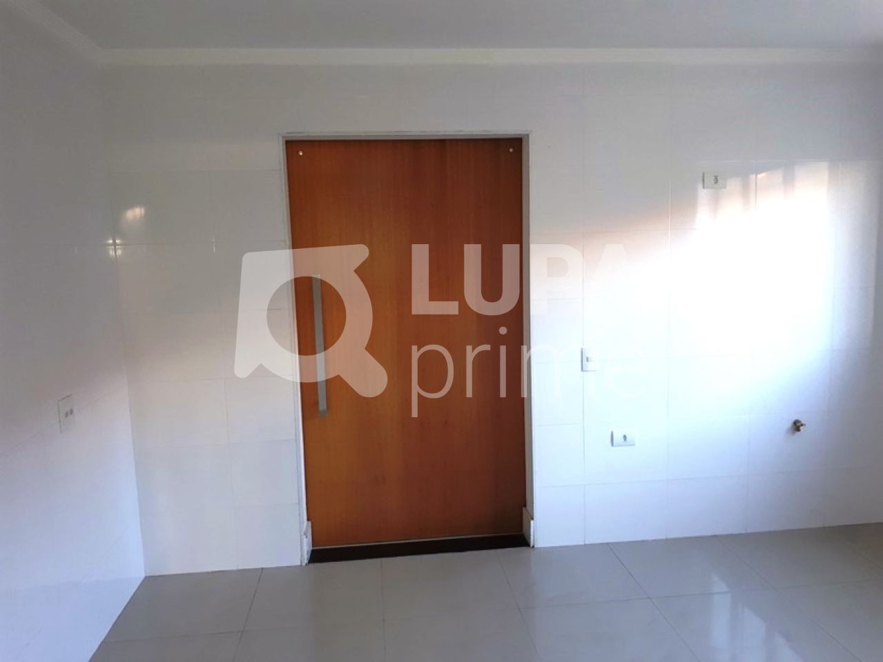 sobrado-venda-guarulhos-vila-rosalia-3dormitorios-3suites-4vagas-200m2-LS16526