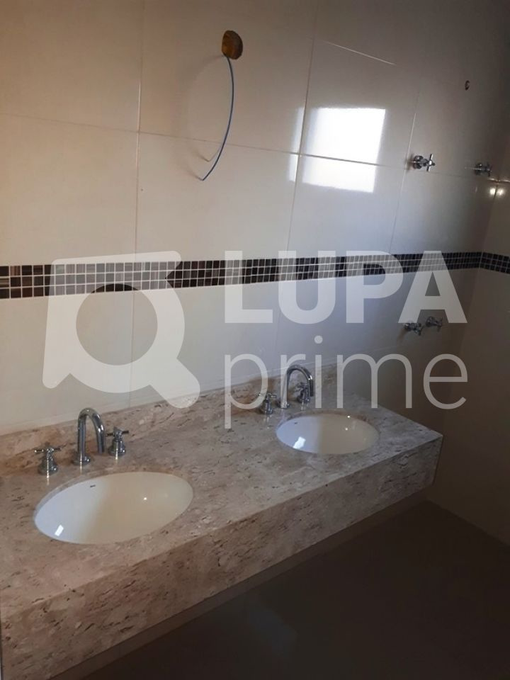 sobrado-venda-guarulhos-vila-rosalia-3dormitorios-3suites-4vagas-200m2-LS16526