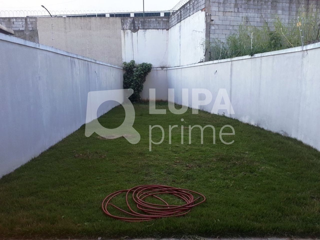 sobrado-venda-guarulhos-vila-rosalia-3dormitorios-3suites-4vagas-200m2-LS16526