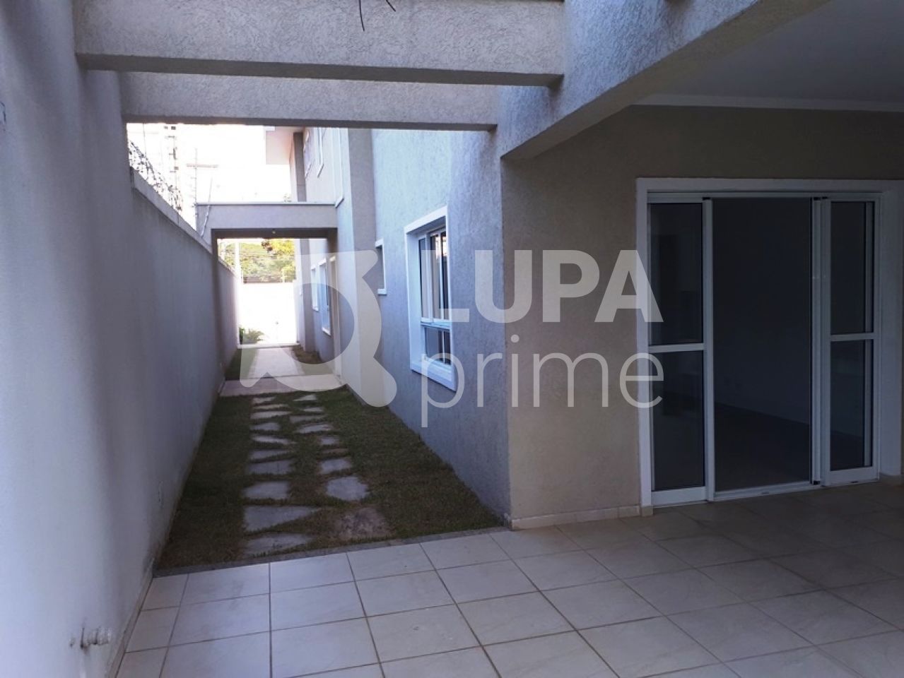 sobrado-venda-guarulhos-vila-rosalia-3dormitorios-3suites-4vagas-200m2-LS16526