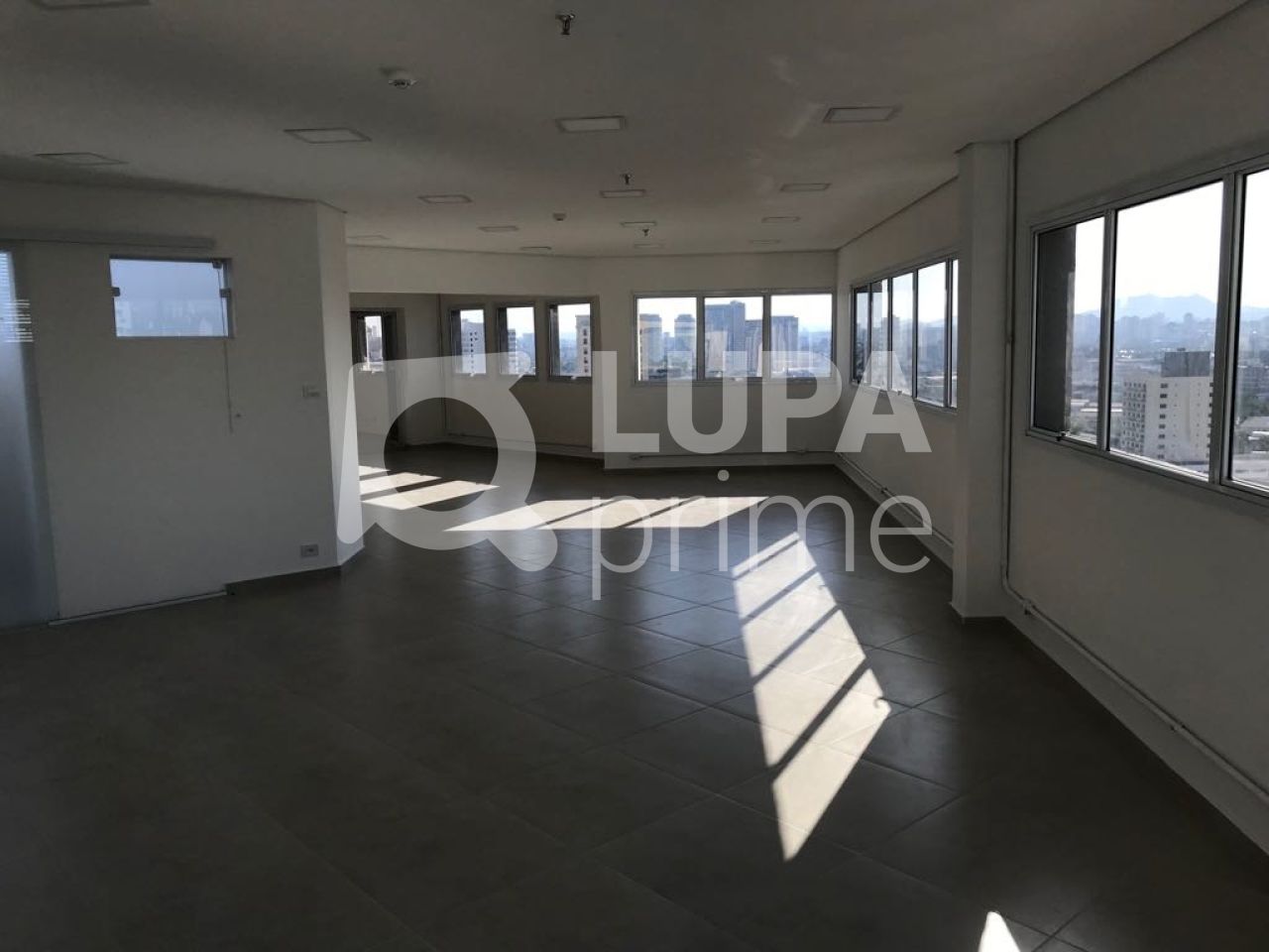 Sala-Conjunto, 190 m² - Foto 1